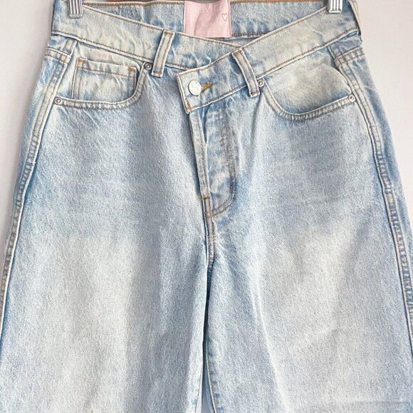 Revice Light Wash  Blue Straighr leg Asymmetrical Waist Jeans 28 - Picture 2 of 6